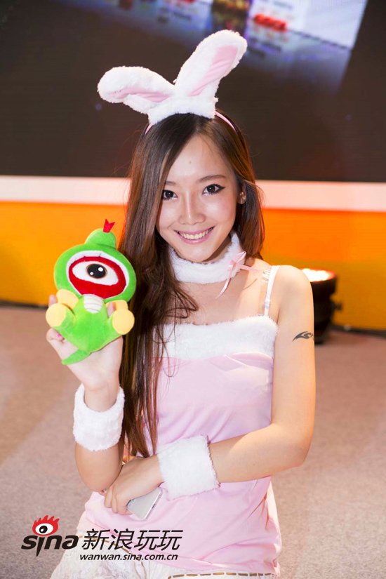 2013网博会新浪玩玩粉红兔女郎SG现场集锦图片